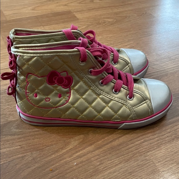 Hello Kitty quilted high-top sneakers in gold with pink laces. Size 3 - Picture 8 of 11